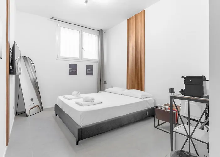 Pensjonat 12 -near Train Station -15 Min Rho Fiera-duomo-malpensa 3*