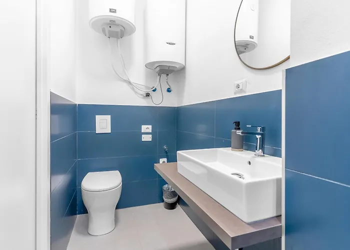 Pensjonat 12 -near Train Station -15 Min Rho Fiera-duomo-malpensa 3*